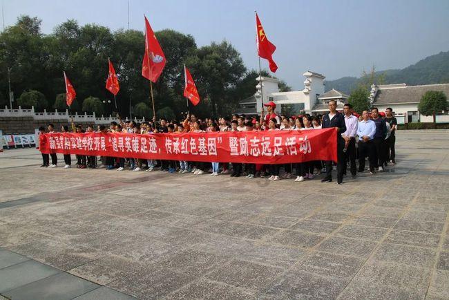 《红楼梦》里，贾探春为什么想尽办法和亲哥贾宝玉套近乎？